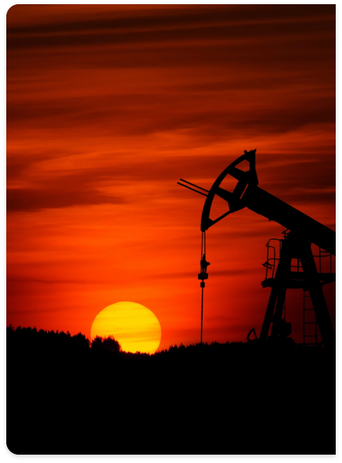 Atardecer con maquinaria de fondo